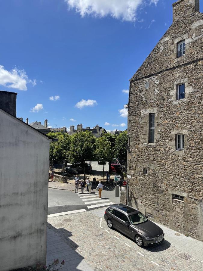 Helen Dinan Exterior photo